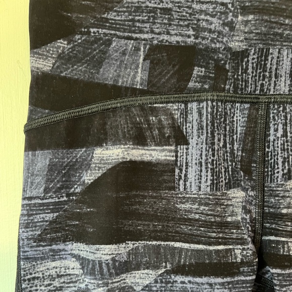 Lululemon Pattern Legging with Mesh - Picture 5 of 5